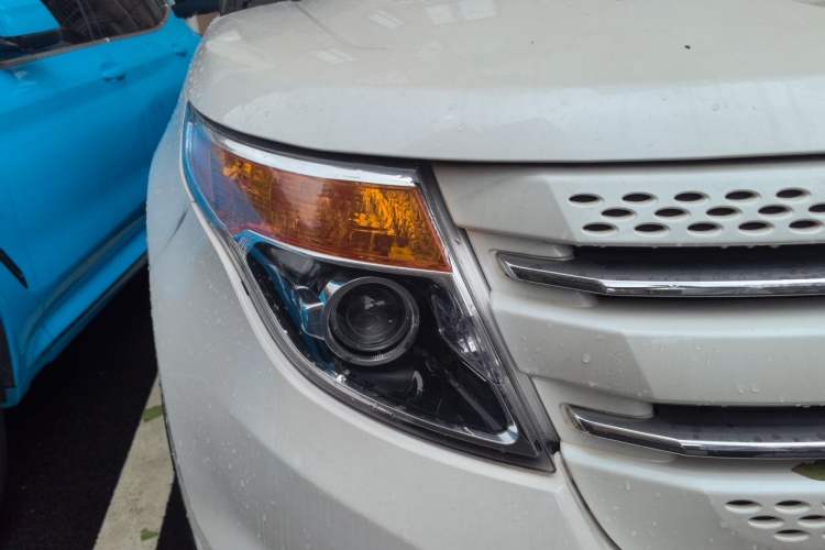 Used Ford Explorer 2013 3.5L Deluxe Model Right Front Headlight
