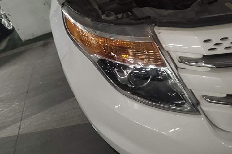 Used Ford Explorer 2013 3.5L Deluxe Model Right Front Headlight