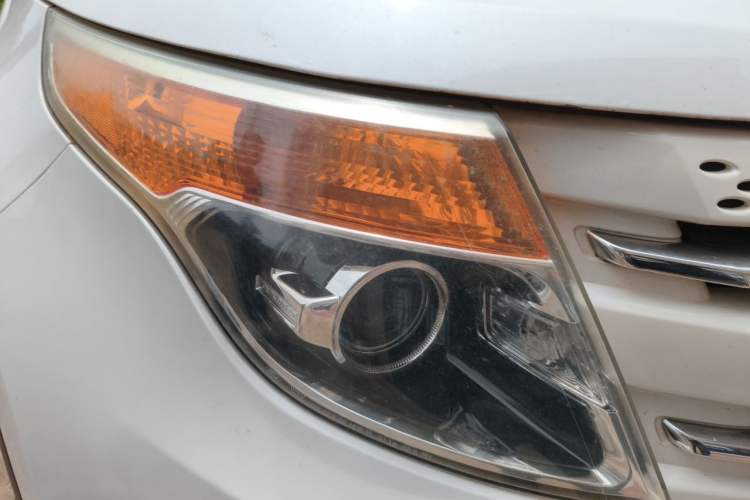 Used Ford Explorer 2013 3.5L Deluxe Model Right Front Headlight