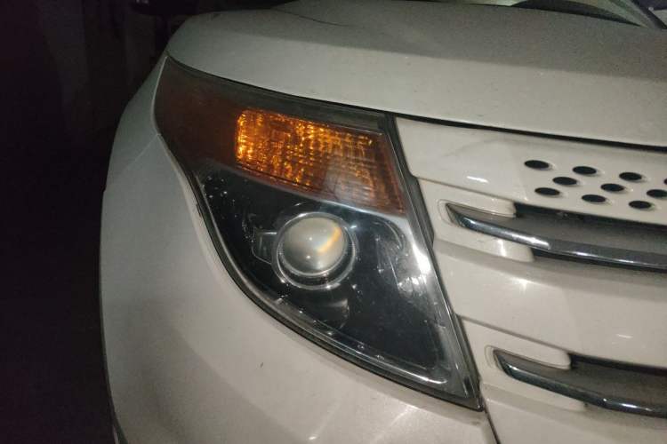 Used Ford Explorer 2013 3.5L Deluxe Model Right Front Headlight