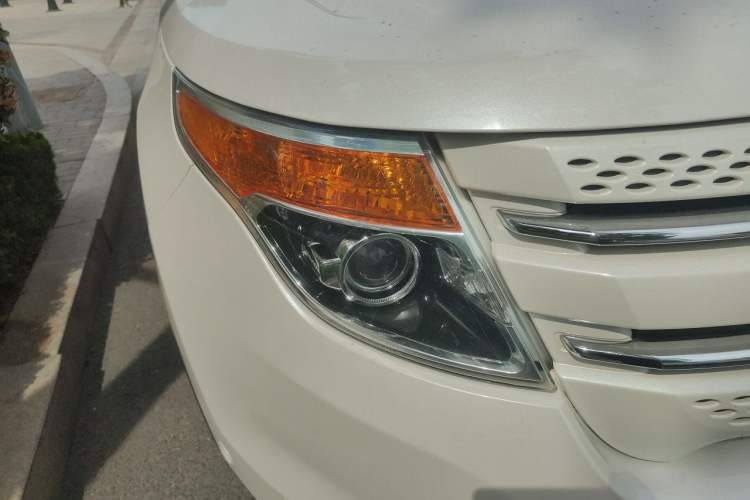 Used Ford Explorer 2013 3.5L Deluxe Model Right Front Headlight