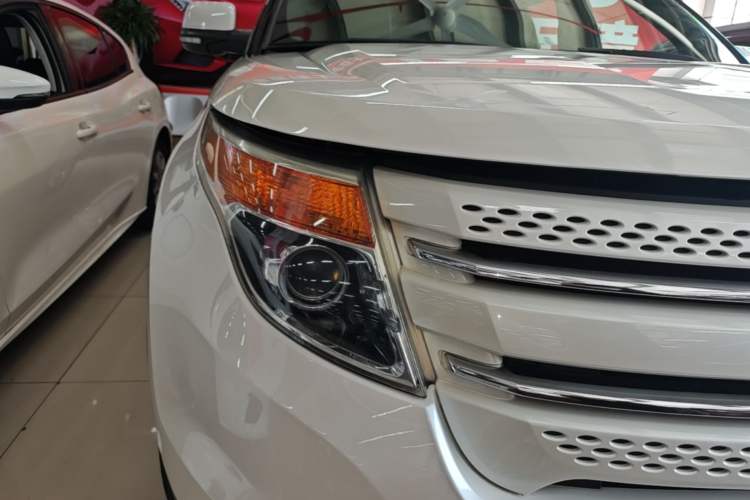 Used Ford Explorer 2013 3.5L Deluxe Model Right Front Headlight