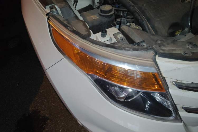Used Ford Explorer 2013 3.5L Deluxe Model Right Front Headlight