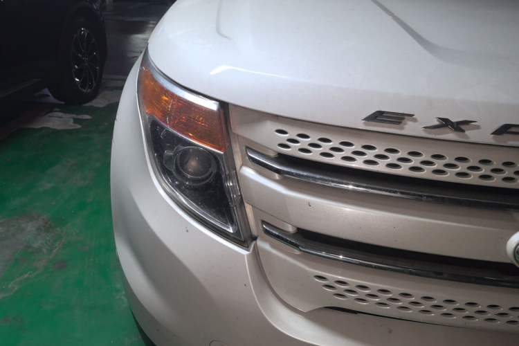 Used Ford Explorer 2013 3.5L Deluxe Model Right Front Headlight