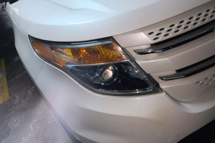Used Ford Explorer 2013 3.5L Deluxe Model Right Front Headlight