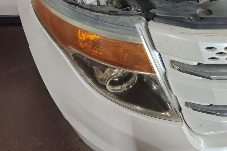 Used Ford Explorer 2013 3.5L Deluxe Model Right Front Headlight