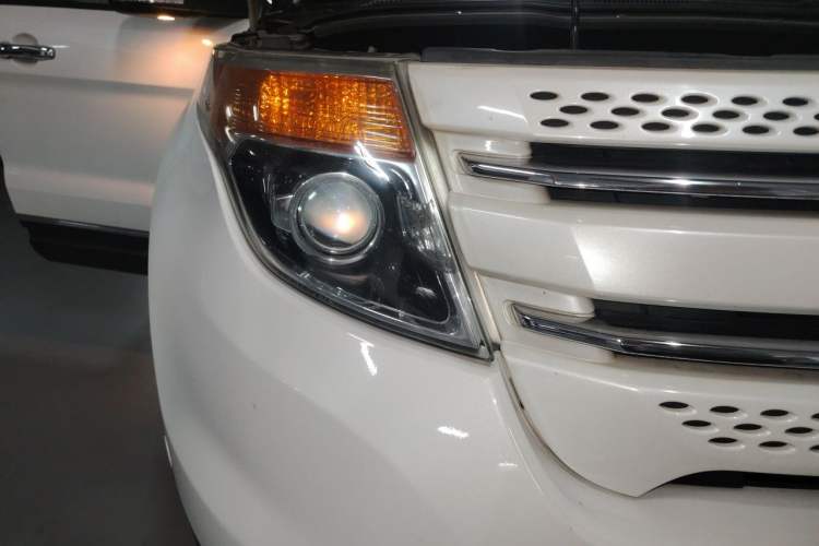 Used Ford Explorer 2013 3.5L Deluxe Model Right Front Headlight