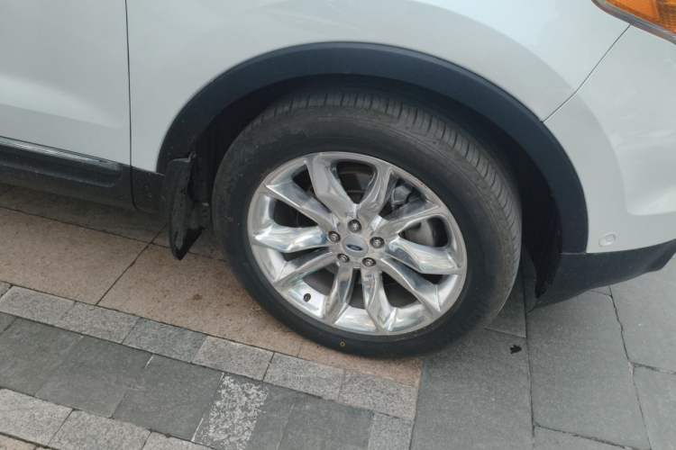 Used Ford Explorer 2013 3.5L Deluxe Model Right Front Wheel Hub