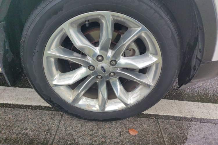 Used Ford Explorer 2013 3.5L Deluxe Model Right Front Wheel Hub