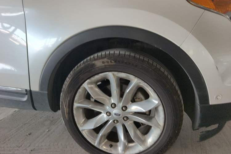 Used Ford Explorer 2013 3.5L Deluxe Model Right Front Wheel Hub