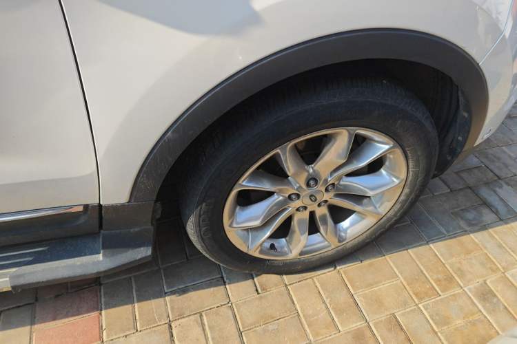 Used Ford Explorer 2013 3.5L Deluxe Model Right Front Wheel Hub