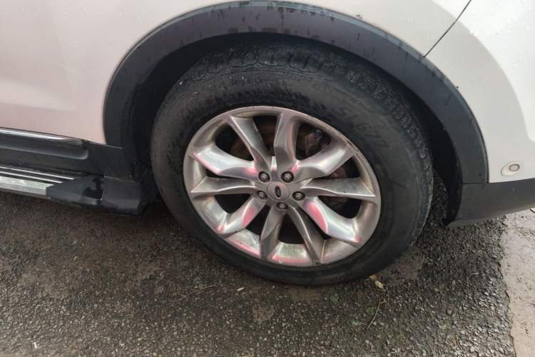 Used Ford Explorer 2013 3.5L Deluxe Model Right Front Wheel Hub