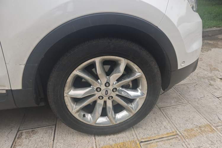 Used Ford Explorer 2013 3.5L Deluxe Model Right Front Wheel Hub