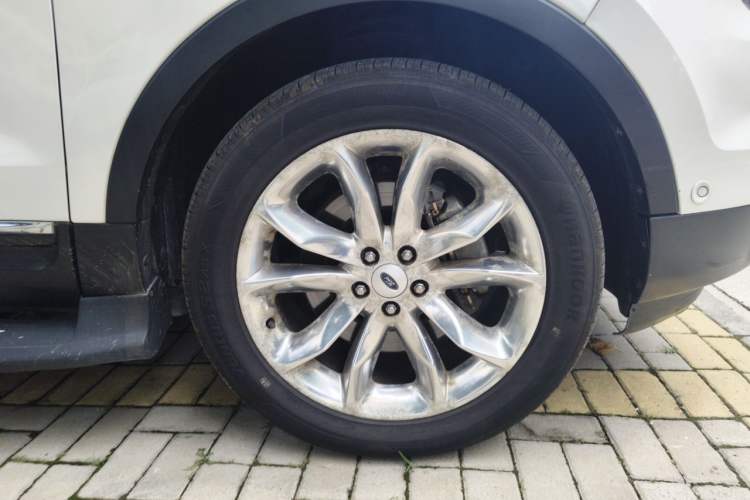 Used Ford Explorer 2013 3.5L Deluxe Model Right Front Wheel Hub