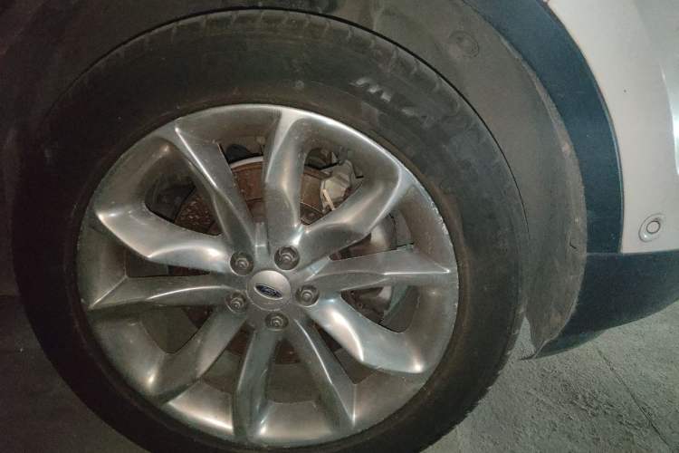 Used Ford Explorer 2013 3.5L Deluxe Model Right Front Wheel Hub