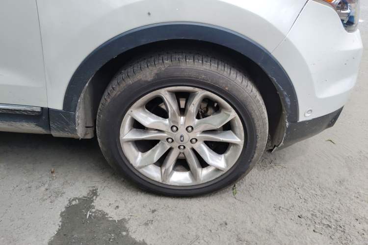 Used Ford Explorer 2013 3.5L Deluxe Model Right Front Wheel Hub