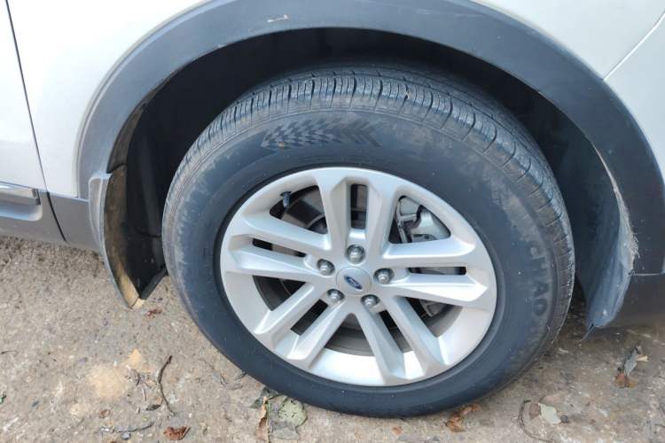 Used Ford Explorer 2013 3.5L Prestige Model Right Front Wheel Hub