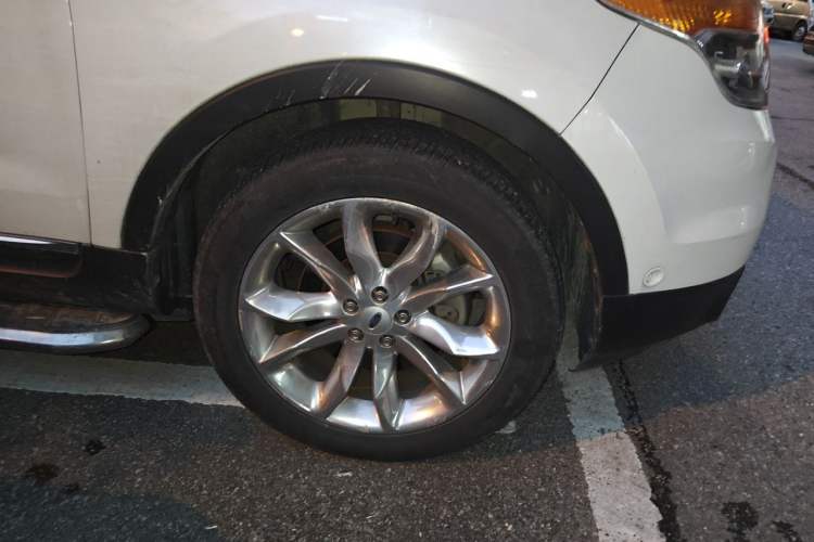 Used Ford Explorer 2013 3.5L Deluxe Model Right Front Wheel Hub