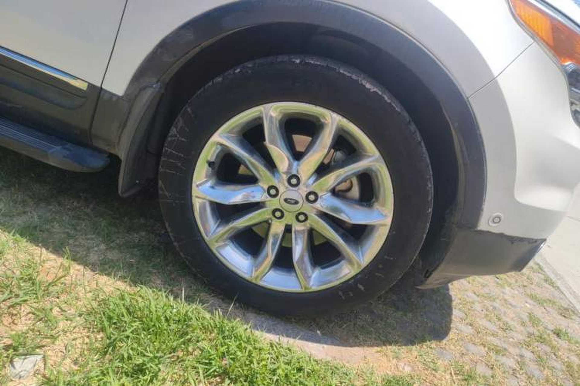 Used Ford Explorer 2013 3.5L Deluxe Model Right Front Wheel Hub