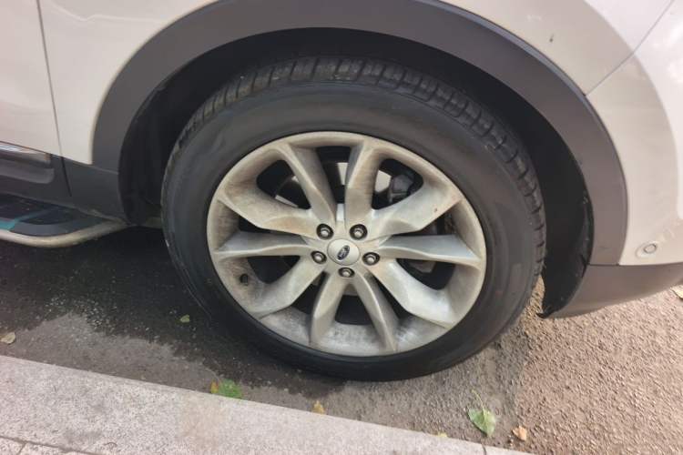 Used Ford Explorer 2013 3.5L Deluxe Model Right Front Wheel Hub