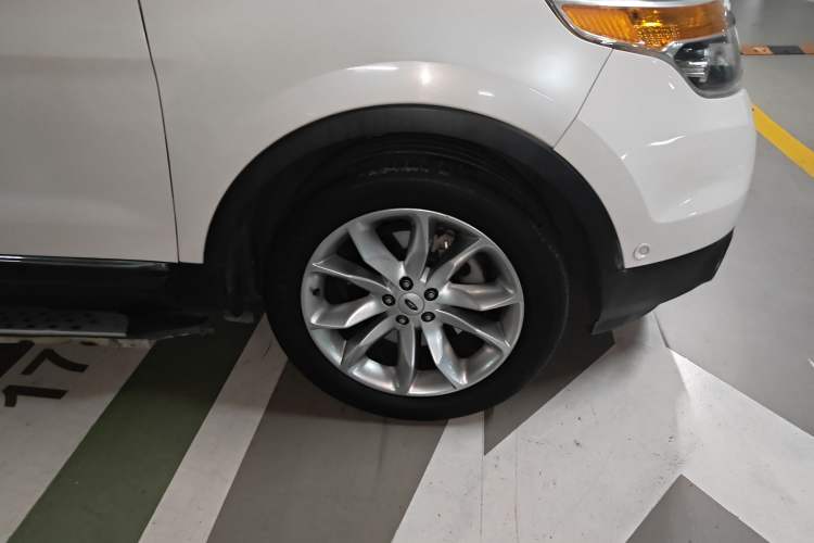 Used Ford Explorer 2013 3.5L Deluxe Model Right Front Wheel Hub