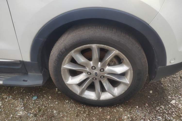 Used Ford Explorer 2013 3.5L Deluxe Model Right Front Wheel Hub
