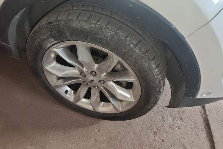 Used Ford Explorer 2013 3.5L Deluxe Model Right Front Wheel Hub