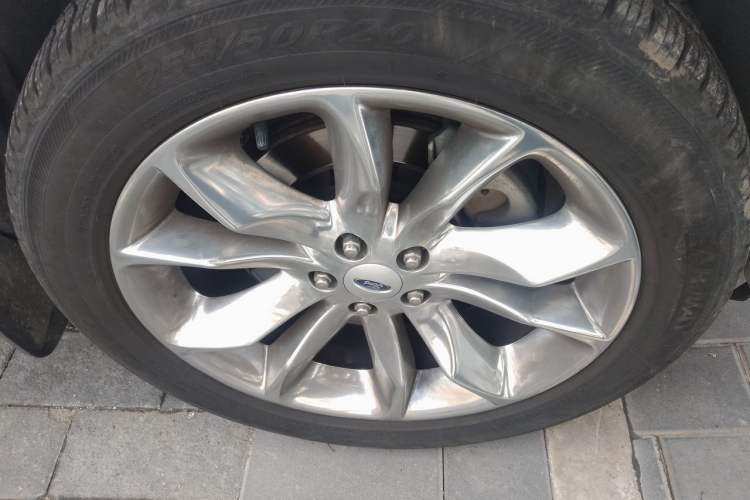 Used Ford Explorer 2013 3.5L Deluxe Model Right Front Wheel Hub
