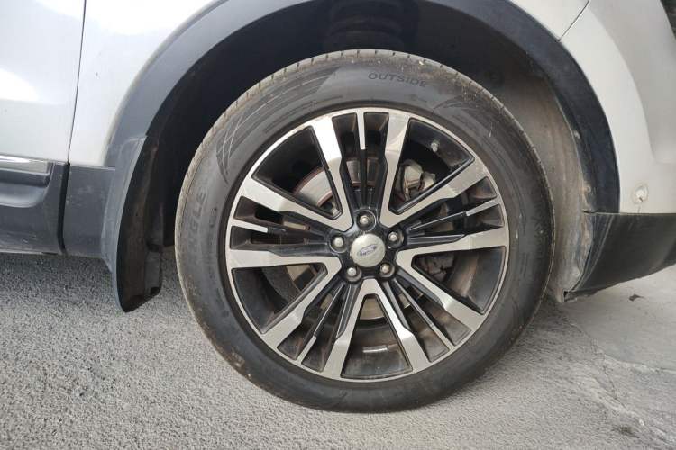 Used Ford Explorer 2013 3.5L Deluxe Model Right Front Wheel Hub