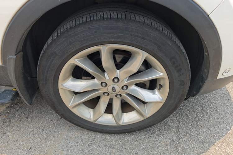 Used Ford Explorer 2013 3.5L Deluxe Model Right Front Wheel Hub