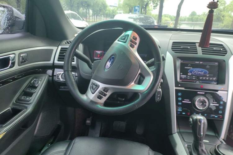 Used Ford Explorer 2013 3.5L Deluxe Model Steering Wheel