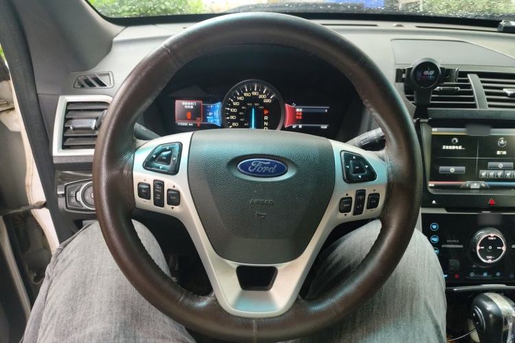 Used Ford Explorer 2013 3.5L Deluxe Model Steering Wheel
