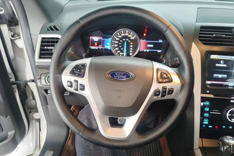 Used Ford Explorer 2013 3.5L Deluxe Model Steering Wheel