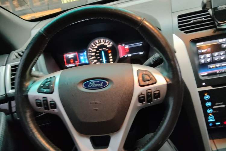 Used Ford Explorer 2013 3.5L Deluxe Model Steering Wheel