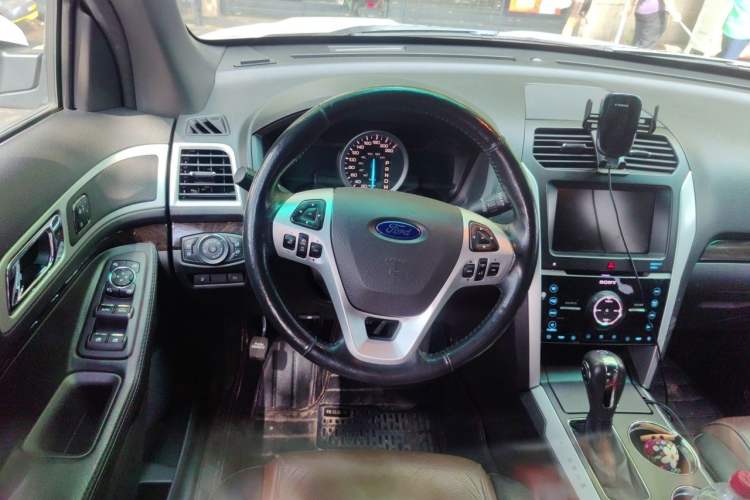 Used Ford Explorer 2013 3.5L Deluxe Model Steering Wheel