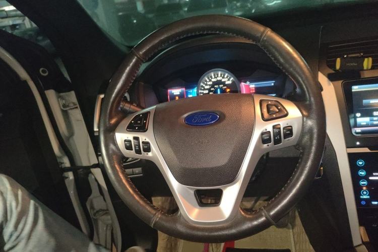 Used Ford Explorer 2013 3.5L Deluxe Model Steering Wheel