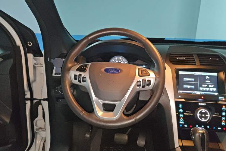 Used Ford Explorer 2013 3.5L Deluxe Model Steering Wheel
