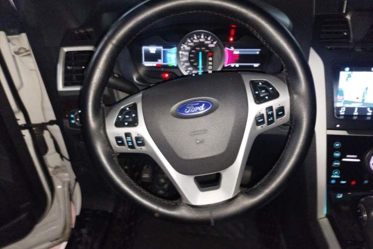 Used Ford Explorer 2013 3.5L Deluxe Model Steering Wheel