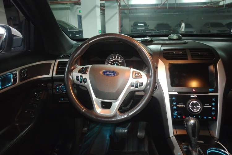 Used Ford Explorer 2013 3.5L Deluxe Model Steering Wheel