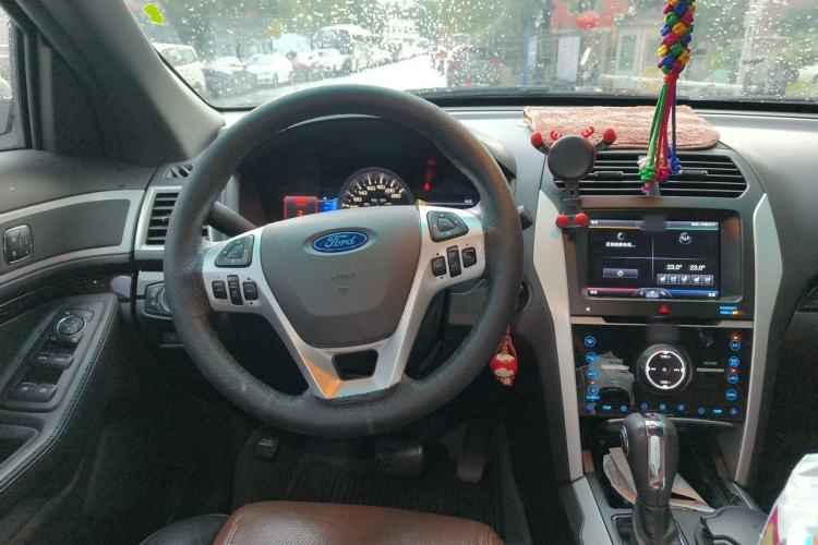 Used Ford Explorer 2013 3.5L Deluxe Model Steering Wheel