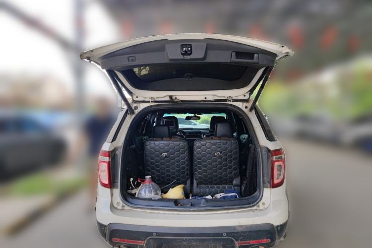 Used Ford Explorer 2013 3.5L Deluxe Model Trunk