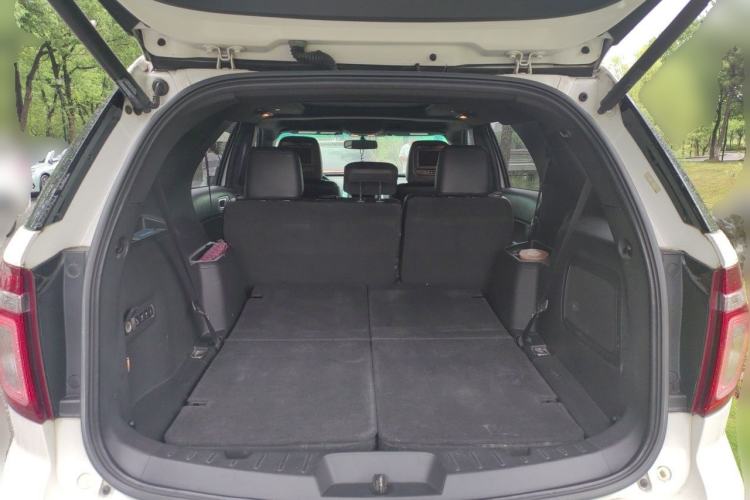 Used Ford Explorer 2013 3.5L Deluxe Model Trunk