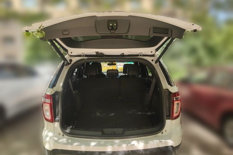 Used Ford Explorer 2013 3.5L Deluxe Model Trunk