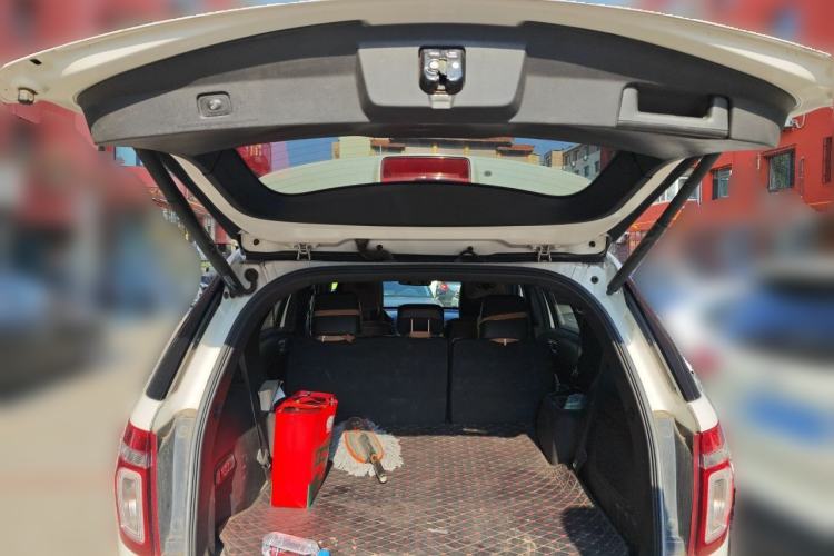 Used Ford Explorer 2013 3.5L Deluxe Model Trunk