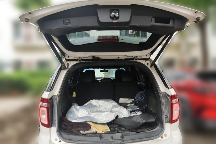 Used Ford Explorer 2013 3.5L Deluxe Model Trunk