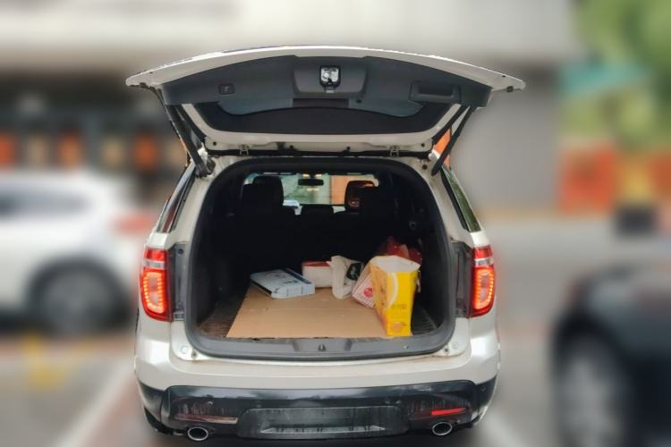 Used Ford Explorer 2013 3.5L Deluxe Model Trunk