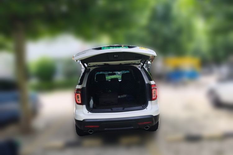 Used Ford Explorer 2013 3.5L Deluxe Model Trunk