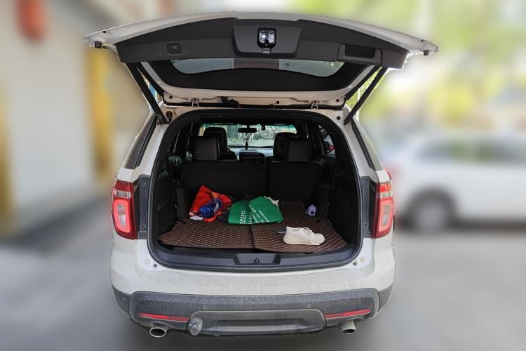 Used Ford Explorer 2013 3.5L Deluxe Model Trunk