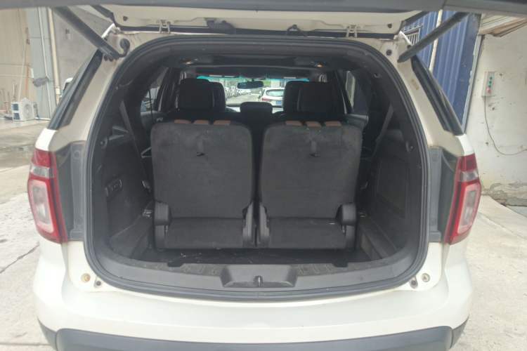 Used Ford Explorer 2013 3.5L Deluxe Model Trunk