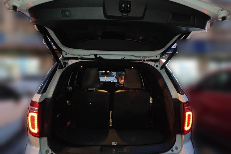 Used Ford Explorer 2013 3.5L Deluxe Model Trunk
